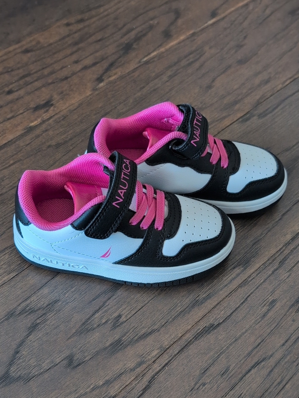 Nautica Kids Black, White & Pink Low-Top Sneakers Size 8 Toddler